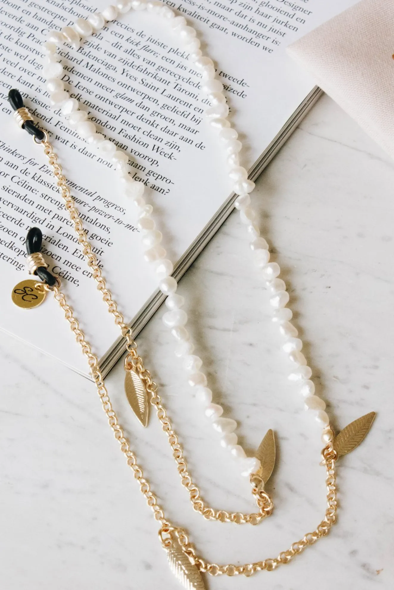 Bead It Light Pearl Glasses Chain