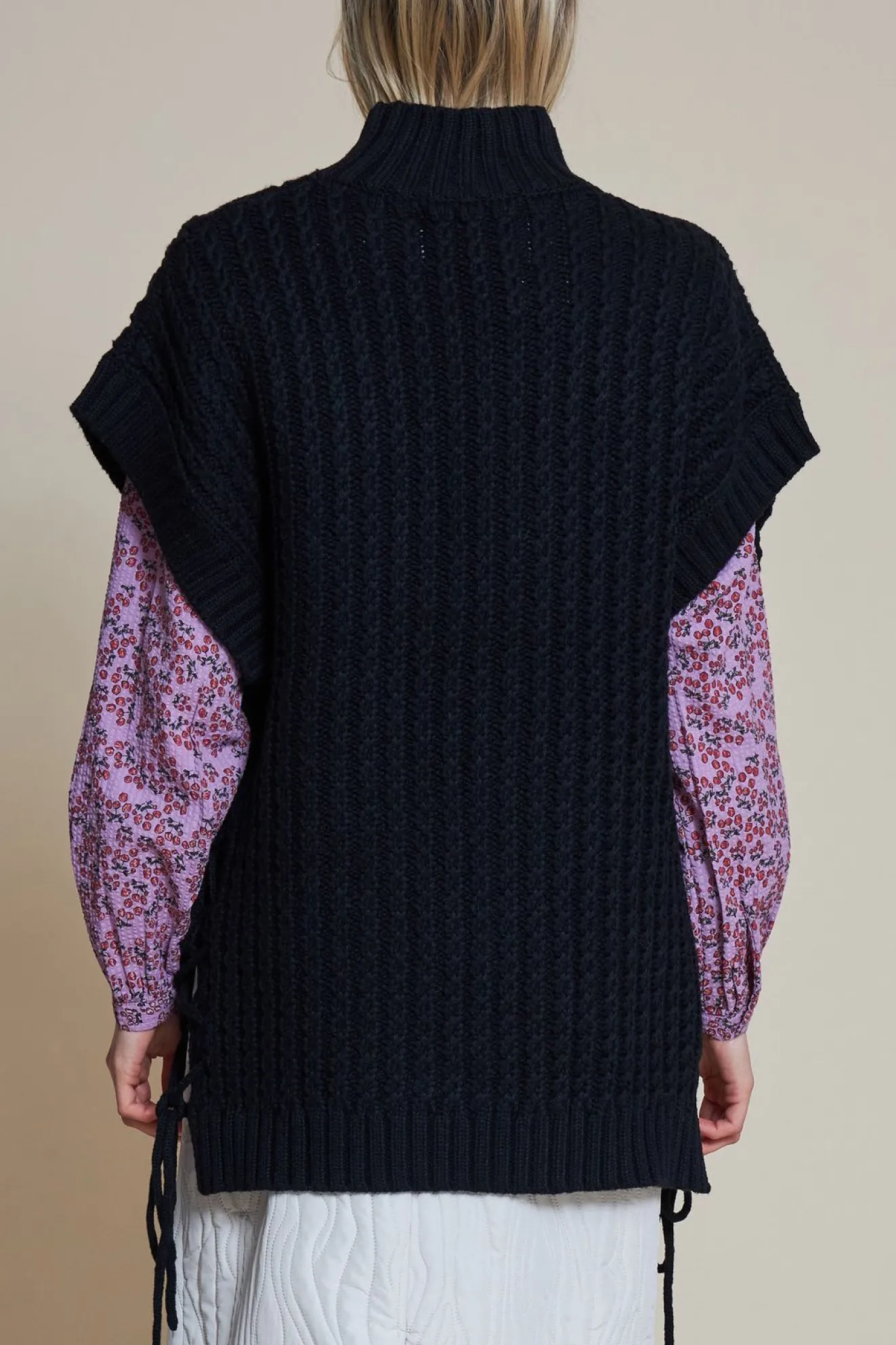 Stella Nova Elona Cable Knitted Black Vest