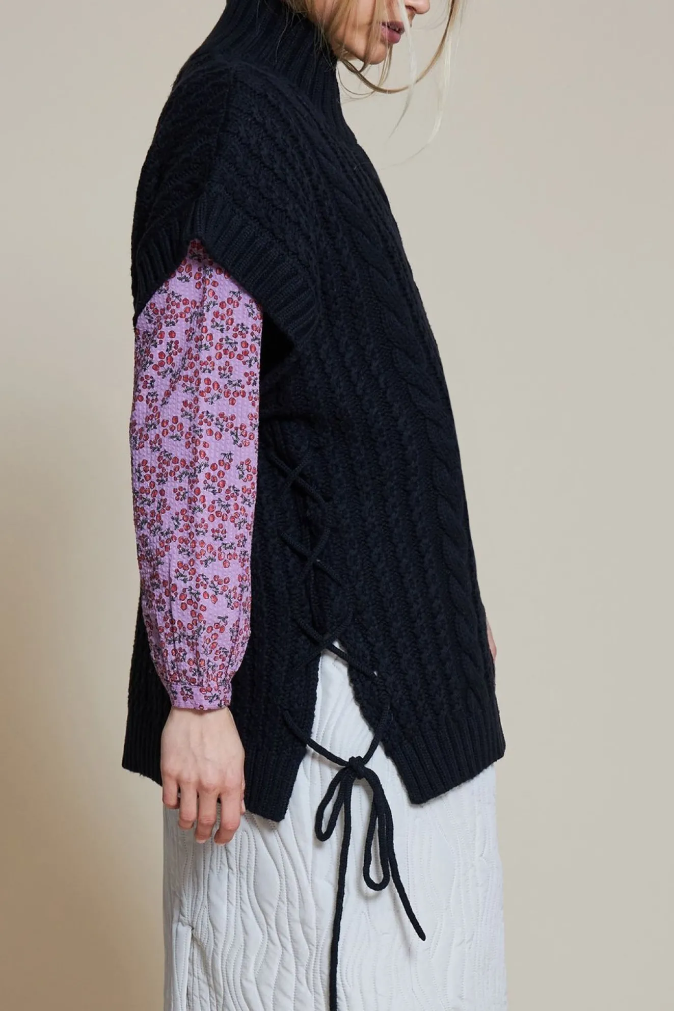 Stella Nova Elona Cable Knitted Black Vest