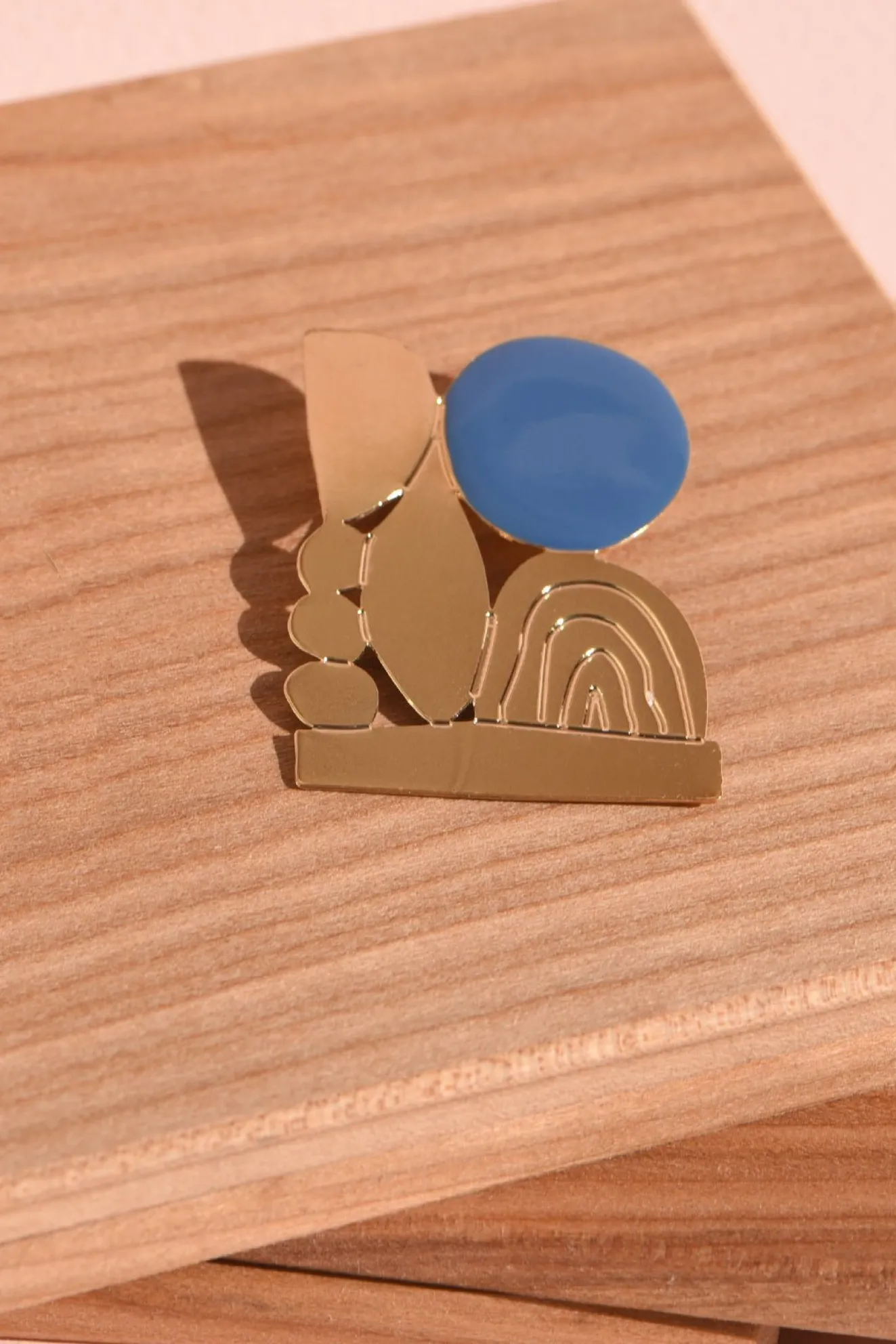 Abstract Blue & Gold Engraved Brooch