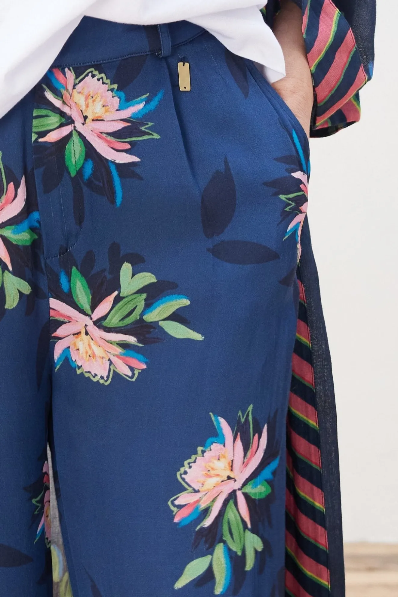 Pom Amsterdam Expressive Flower Trousers