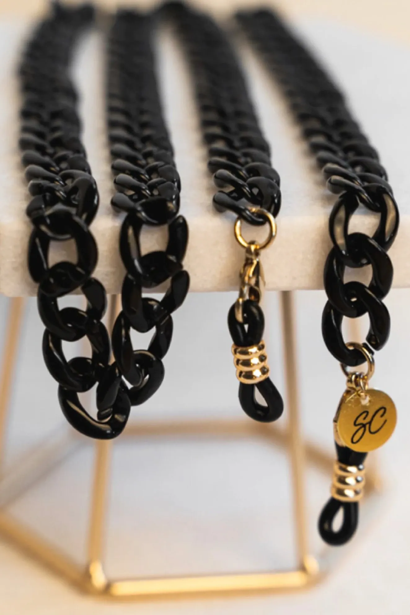 Dazzling Black Sunglasses Chain