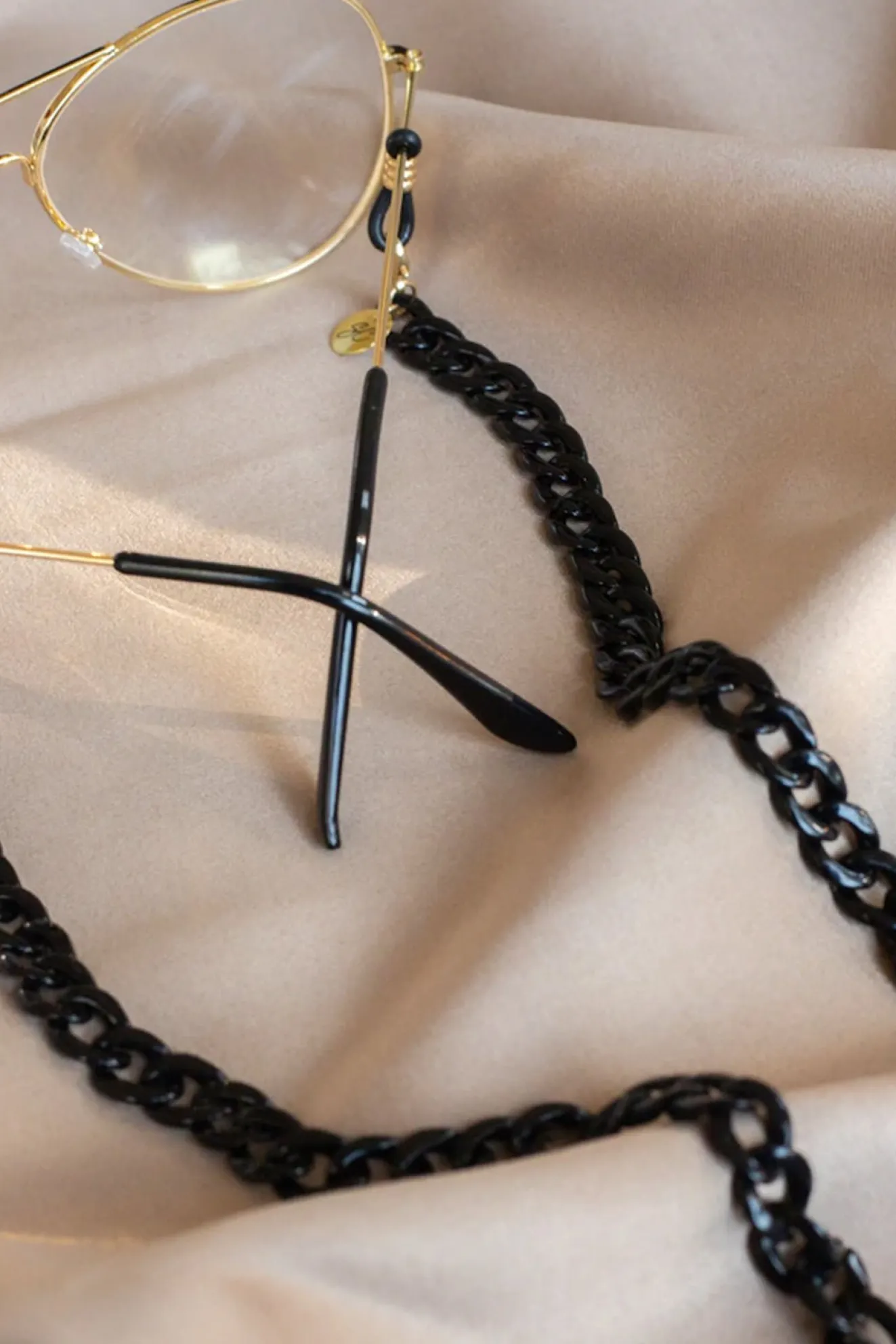 Dazzling Black Sunglasses Chain