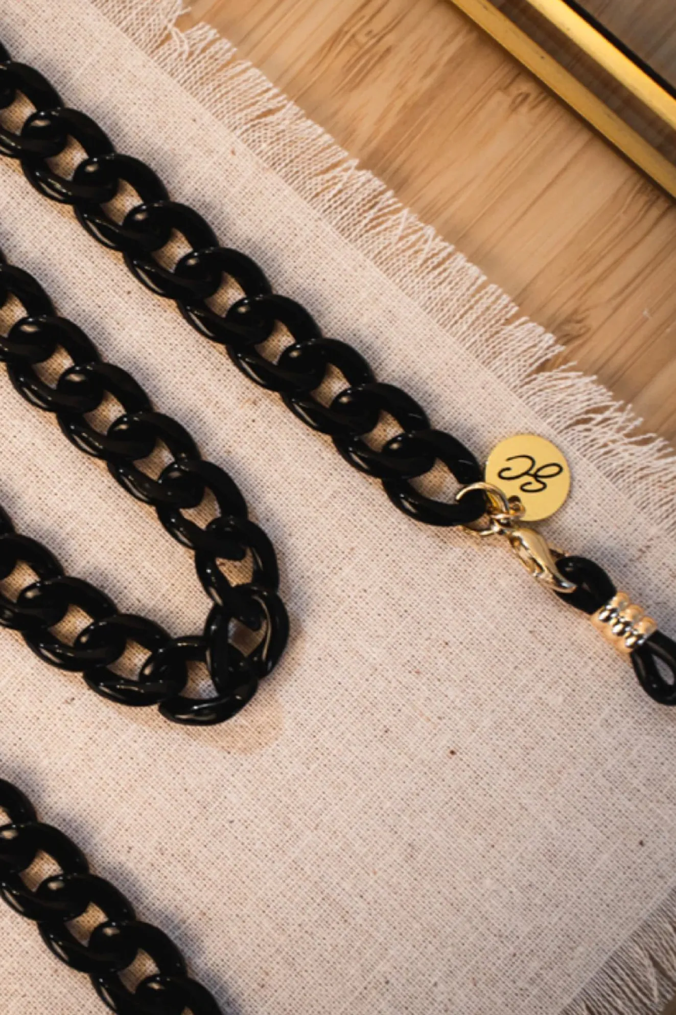 Dazzling Black Sunglasses Chain