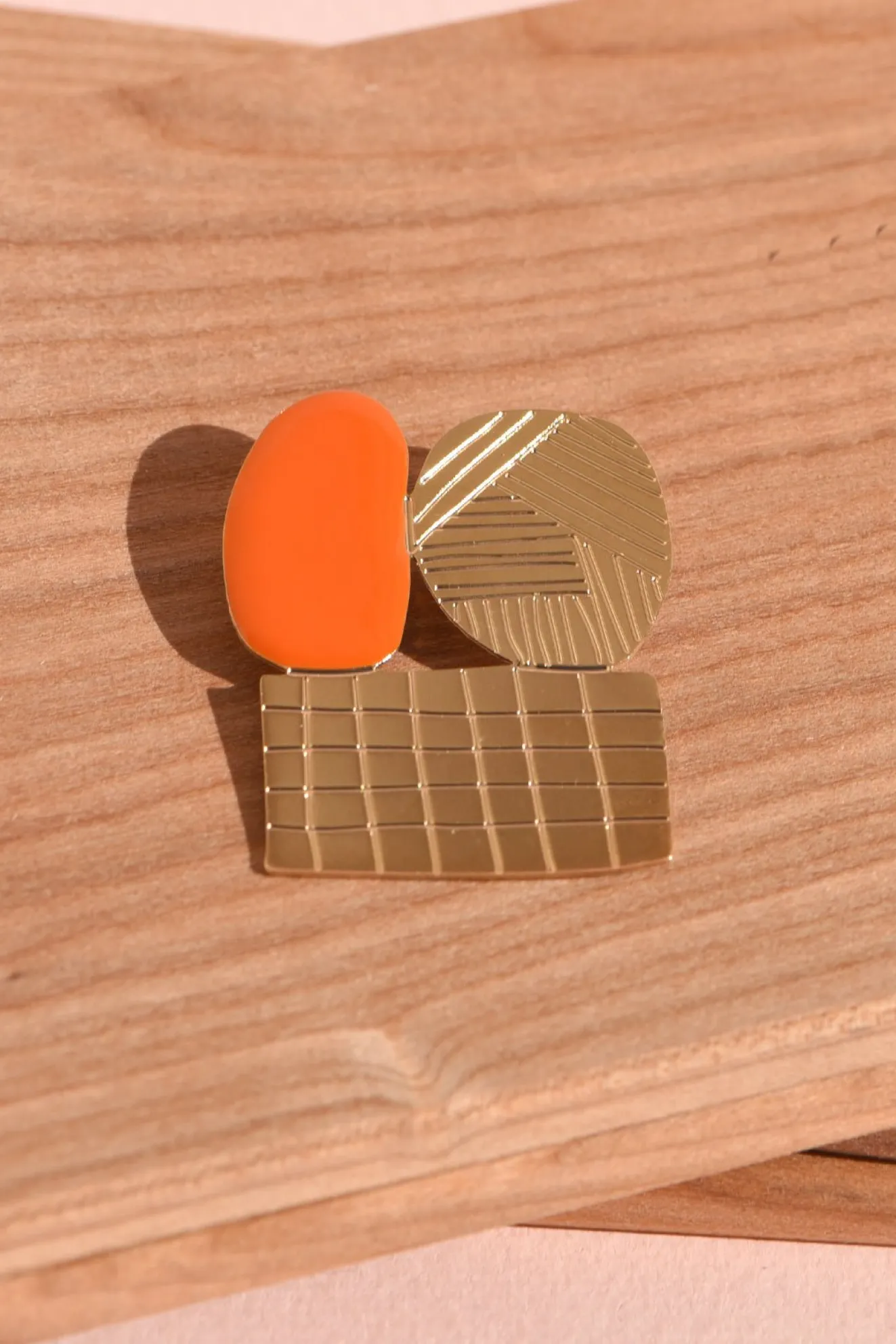Tutti Engraved Gold & Orange Abstract Brooch
