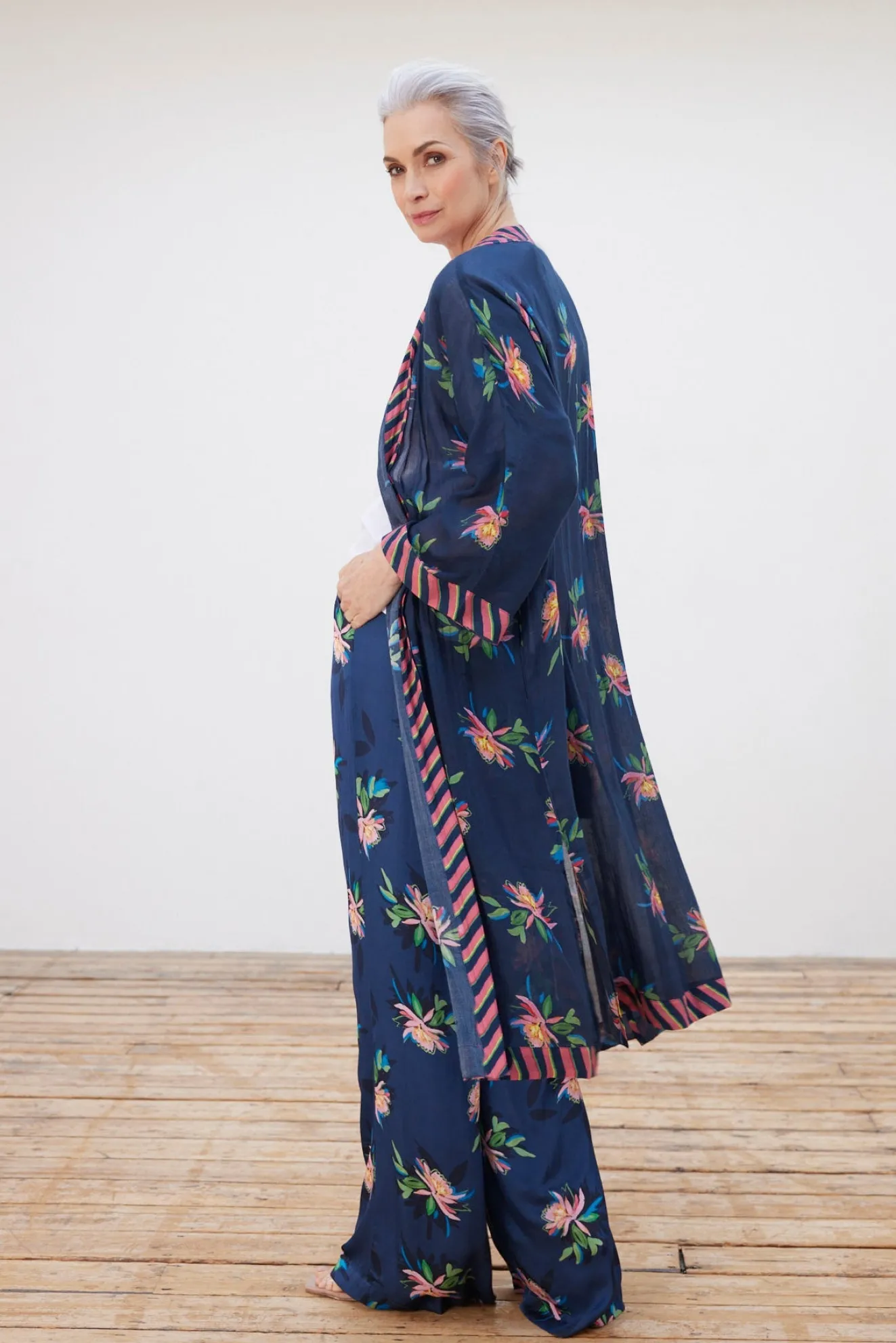 Pom Amsterdam Expressive Flower Kimono