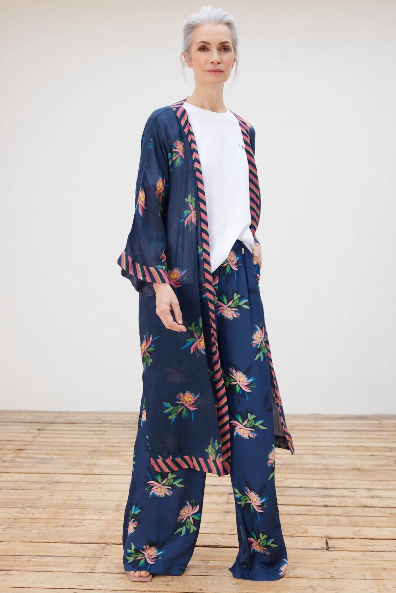 Pom Amsterdam Expressive Flower Kimono