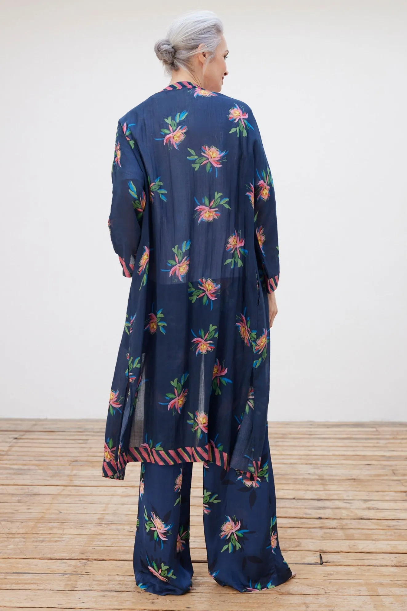 Pom Amsterdam Expressive Flower Kimono