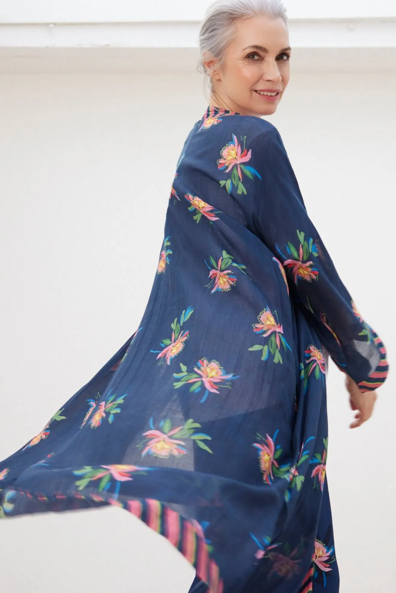 Pom Amsterdam Expressive Flower Kimono