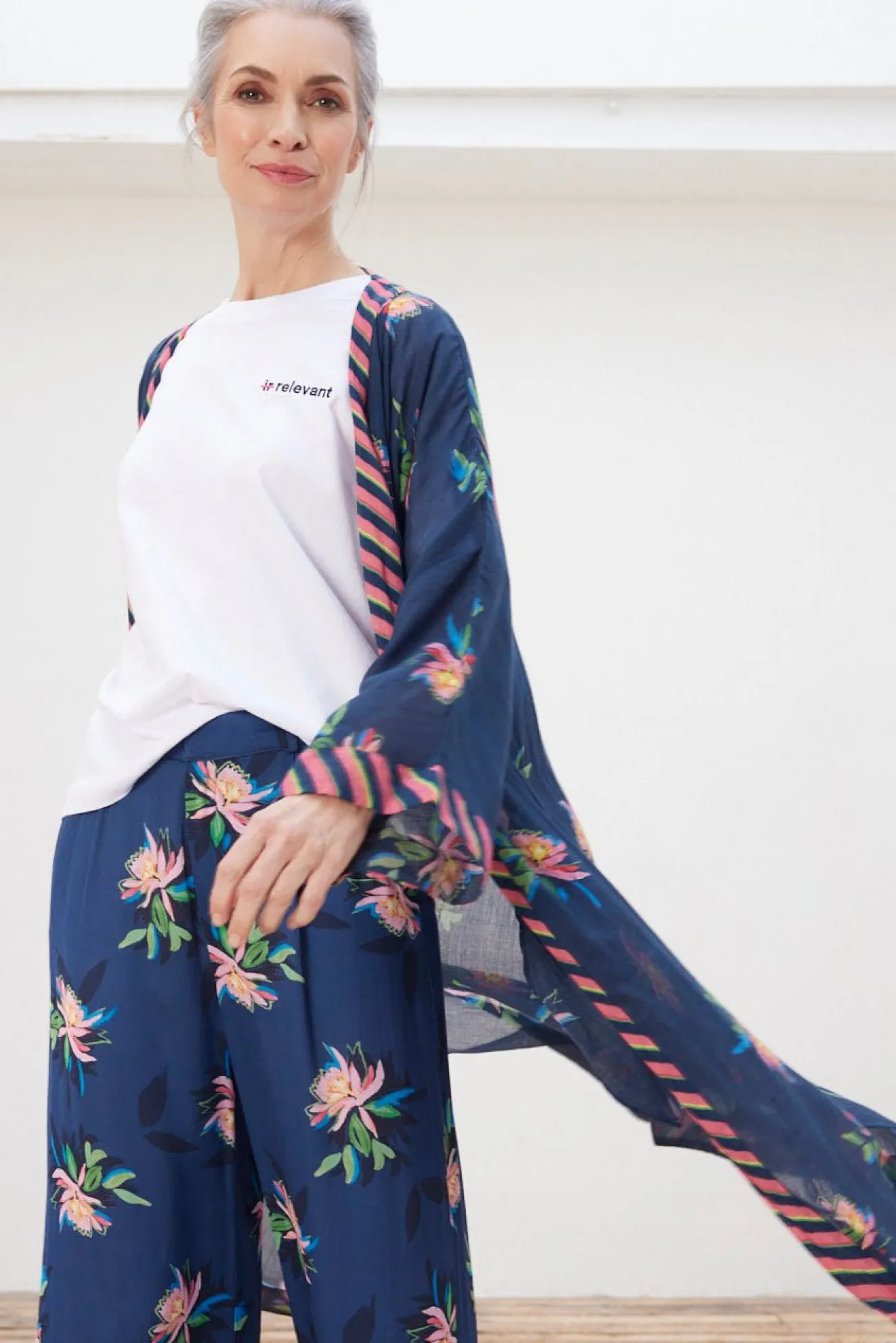 Pom Amsterdam Expressive Flower Kimono