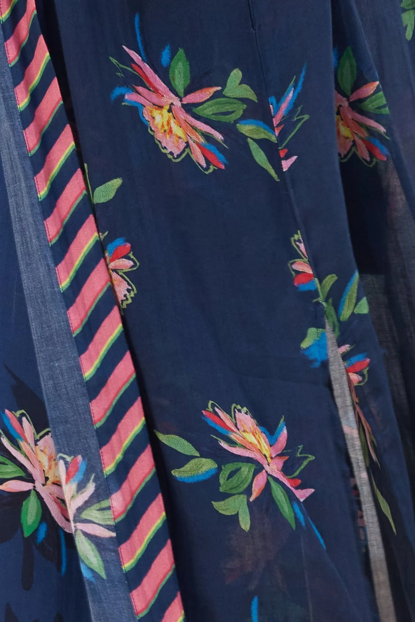 Pom Amsterdam Expressive Flower Kimono