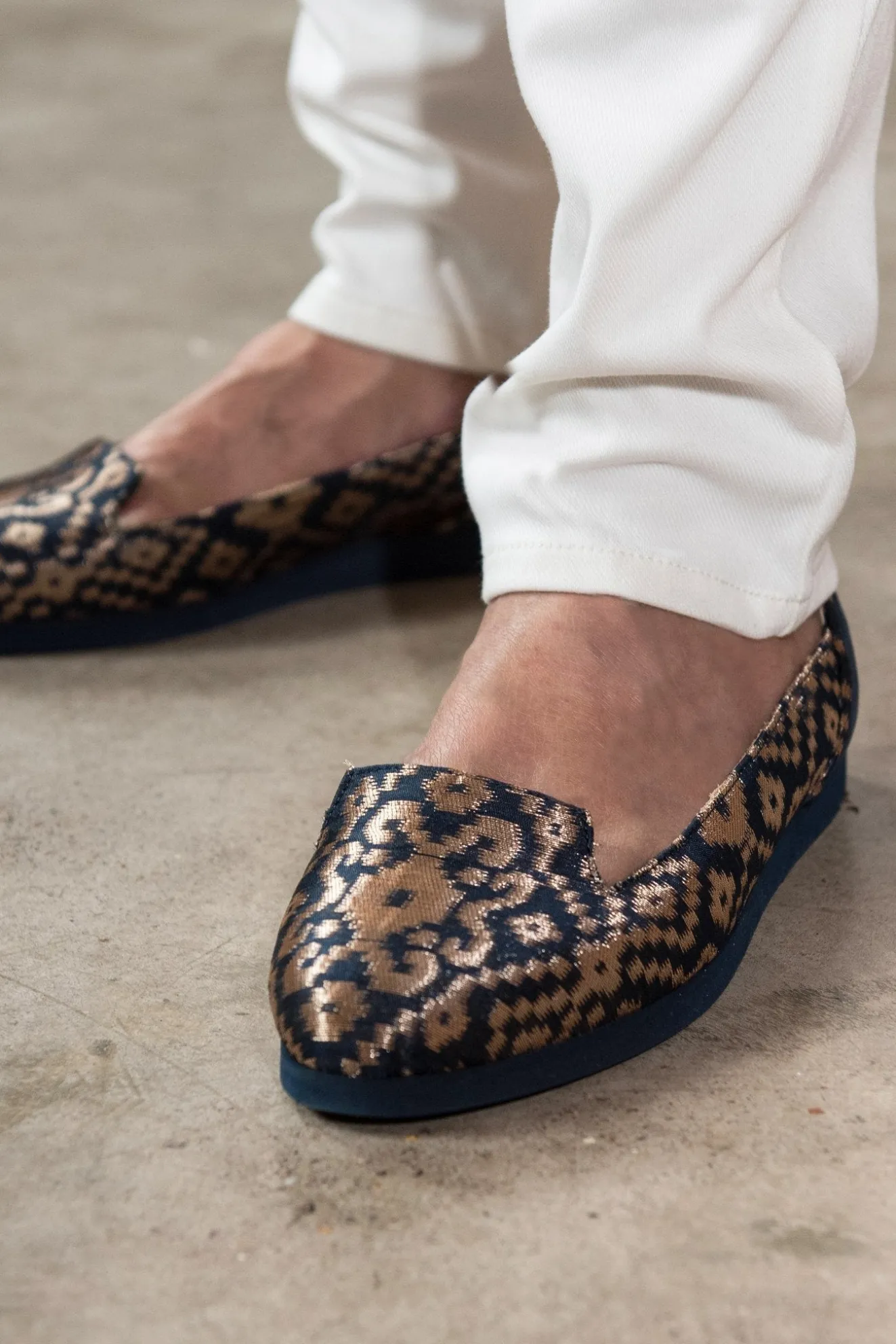 Midnight In Banaras Flats With Micro Foam Shock Absorption Soles