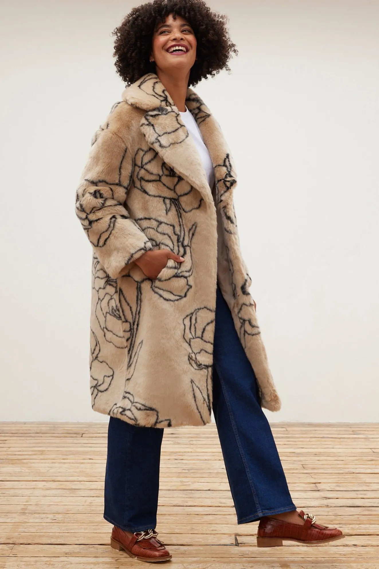 Jakke Katie Roses Cream Long Faux Fur Coat