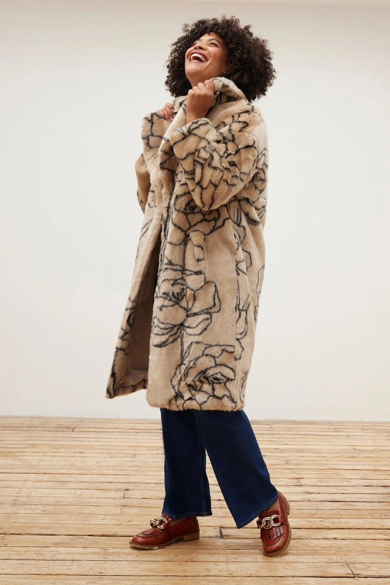 Jakke Katie Roses Cream Long Faux Fur Coat