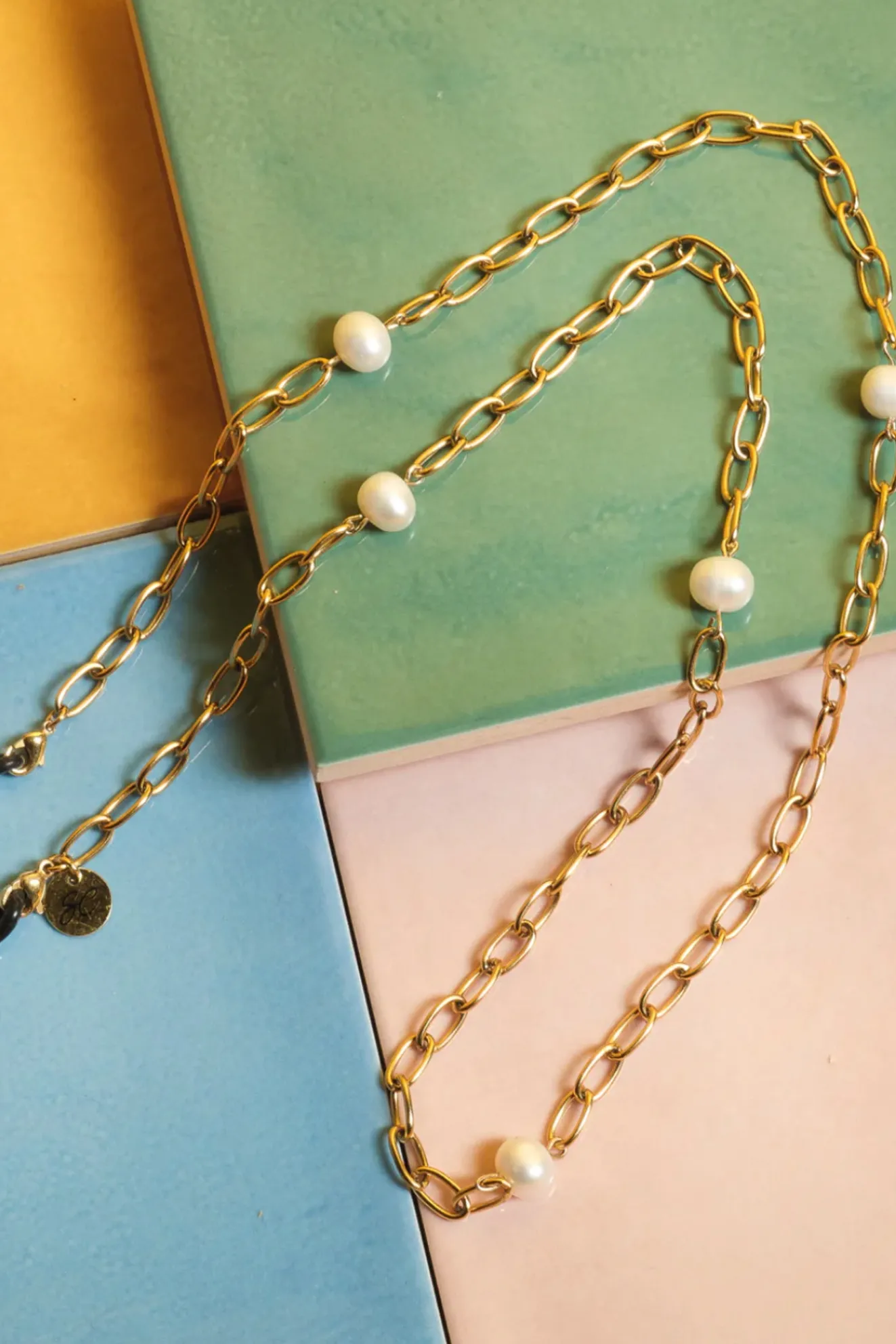 Busy Babe White And Gold Glasses Chain