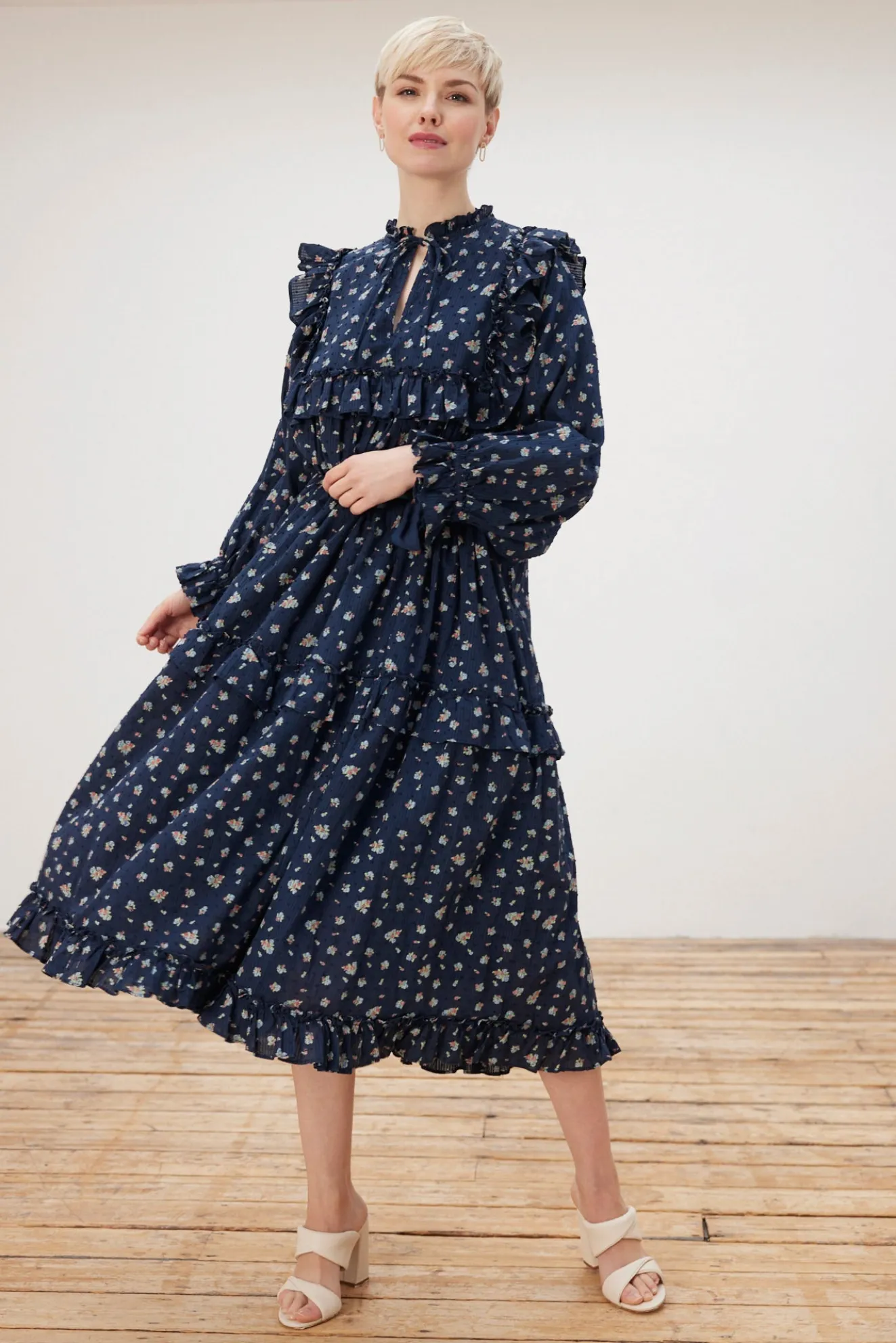 Stella Nova Barbara Dark Flowers Midi Dress