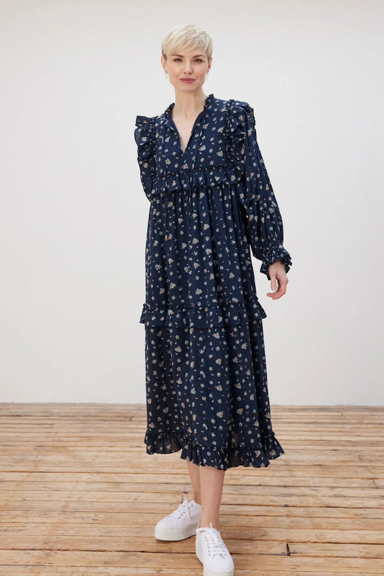 Stella Nova Barbara Dark Flowers Midi Dress