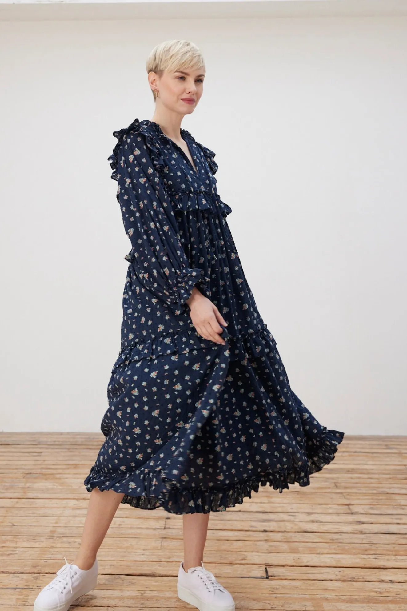 Stella Nova Barbara Dark Flowers Midi Dress