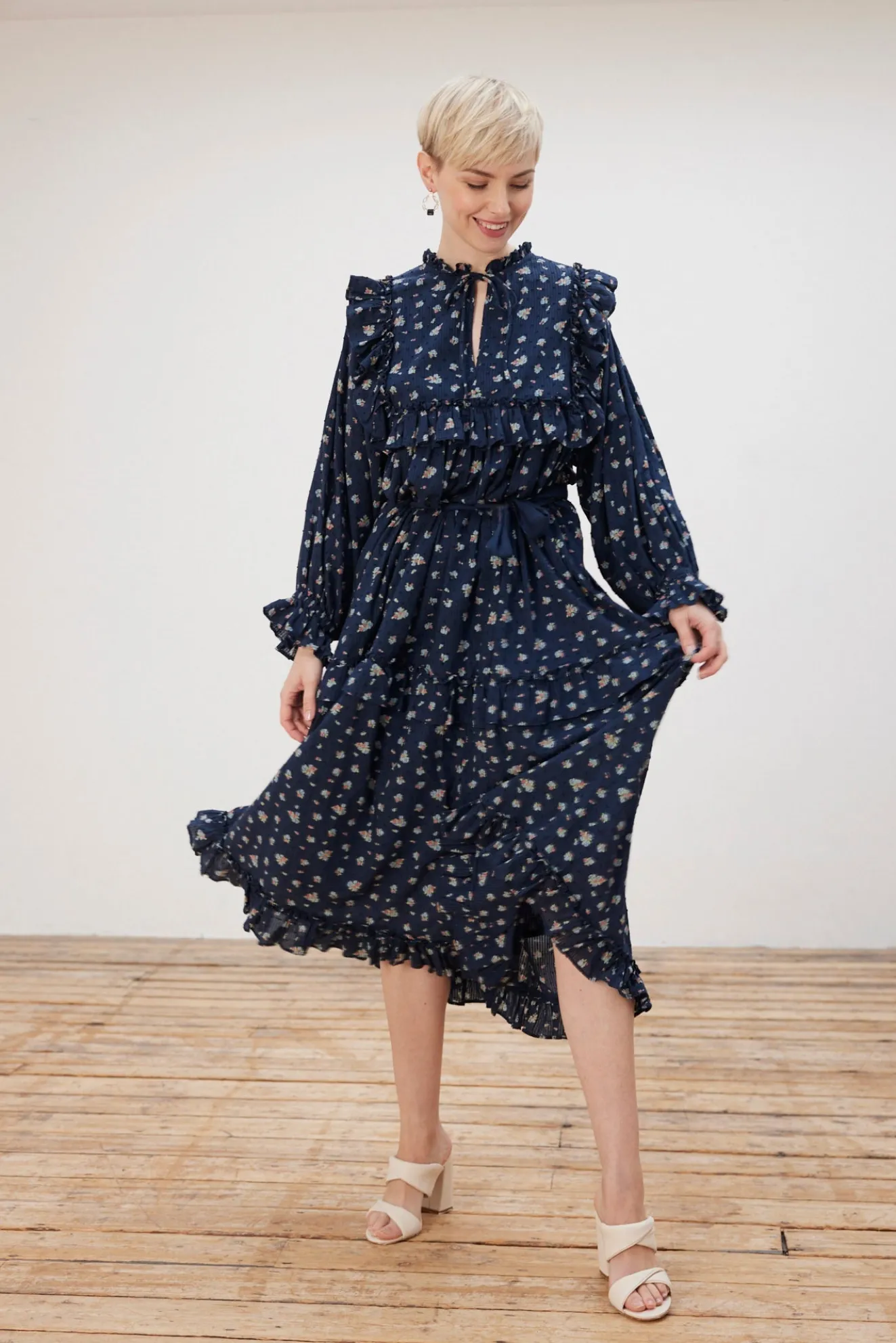 Stella Nova Barbara Dark Flowers Midi Dress