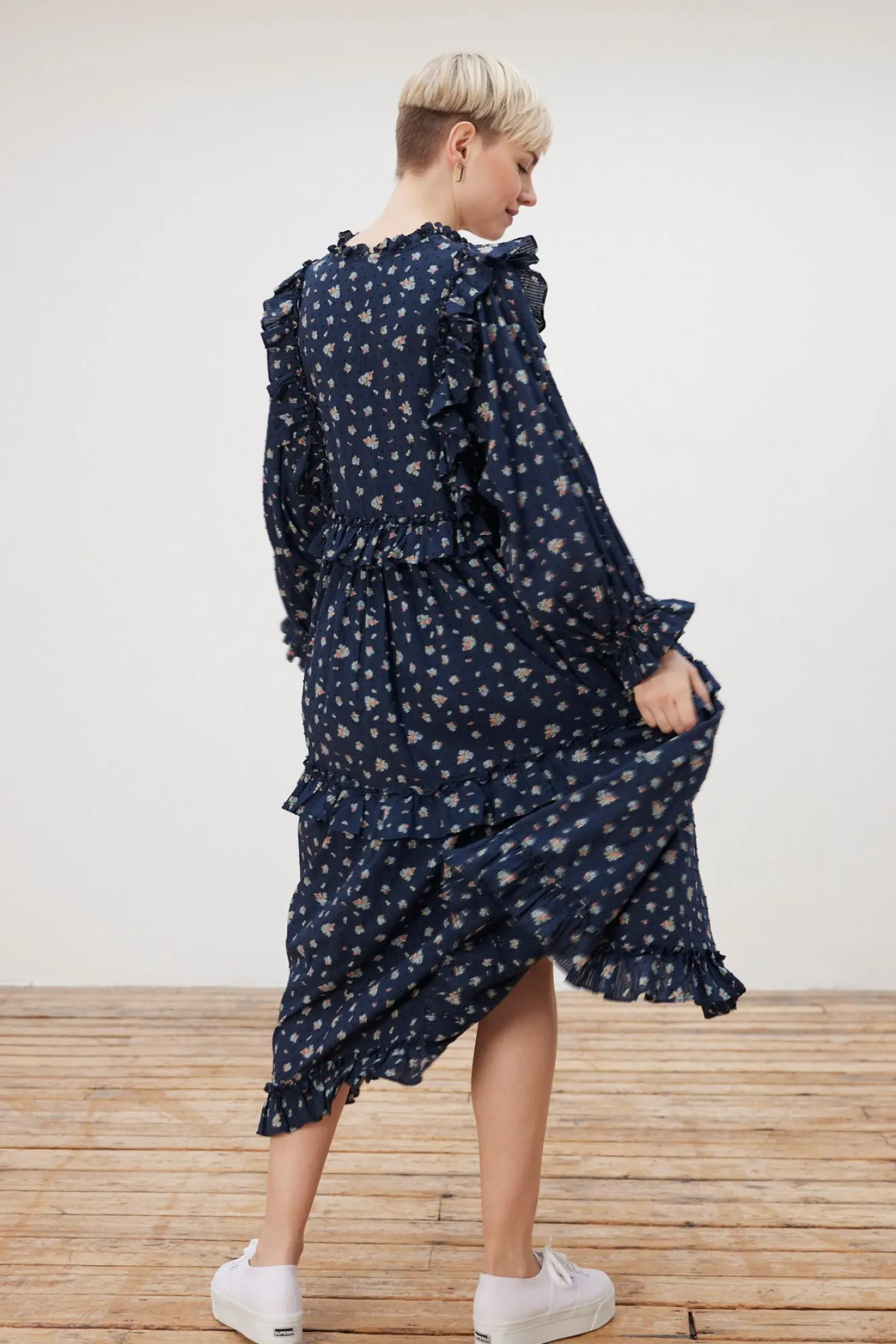 Stella Nova Barbara Dark Flowers Midi Dress