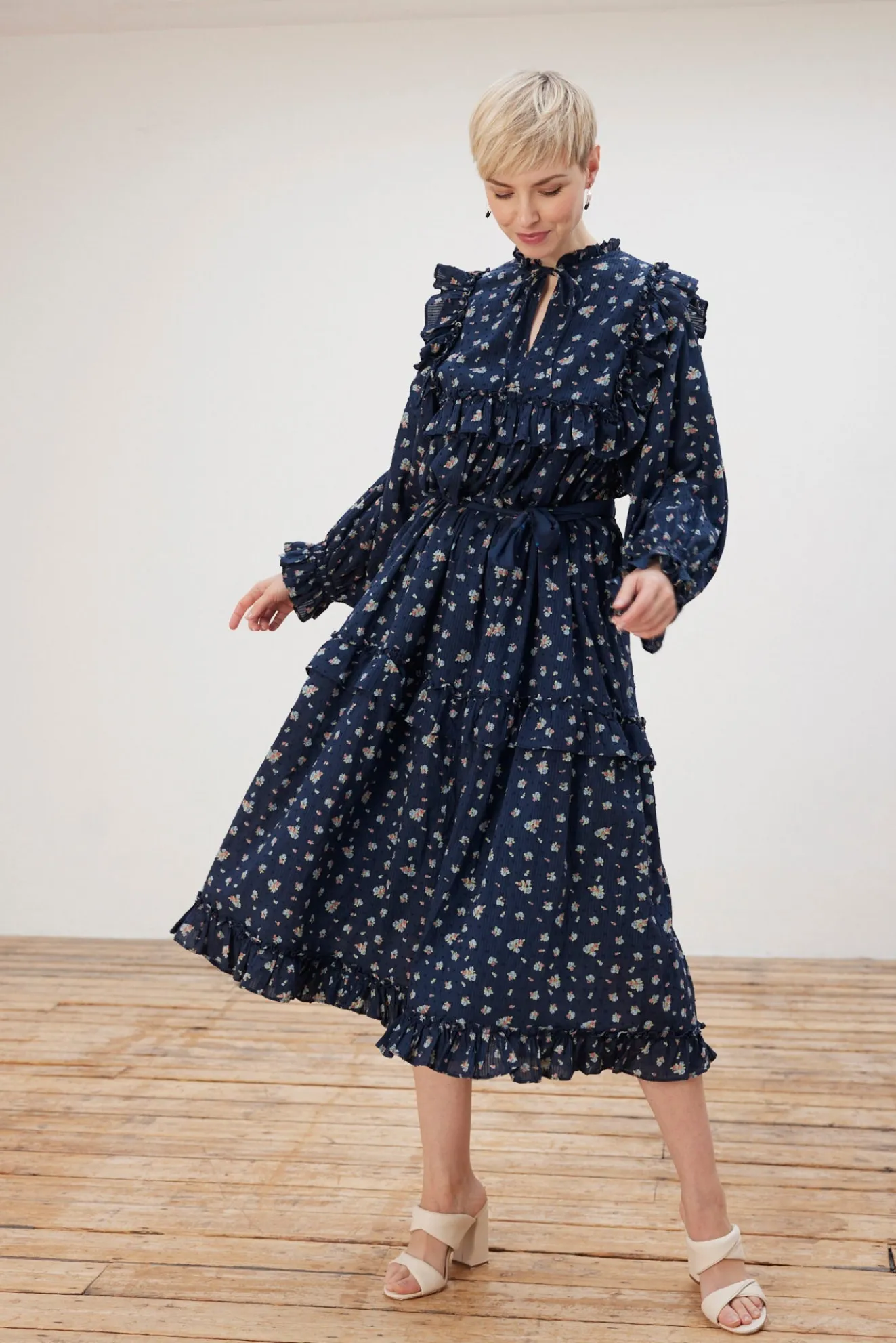 Stella Nova Barbara Dark Flowers Midi Dress